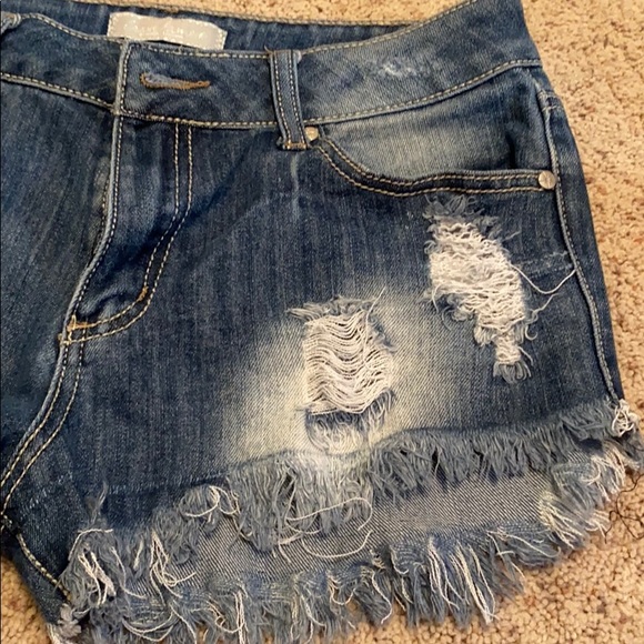 Almost Famous Jean Shorts - Picture 3 of 8